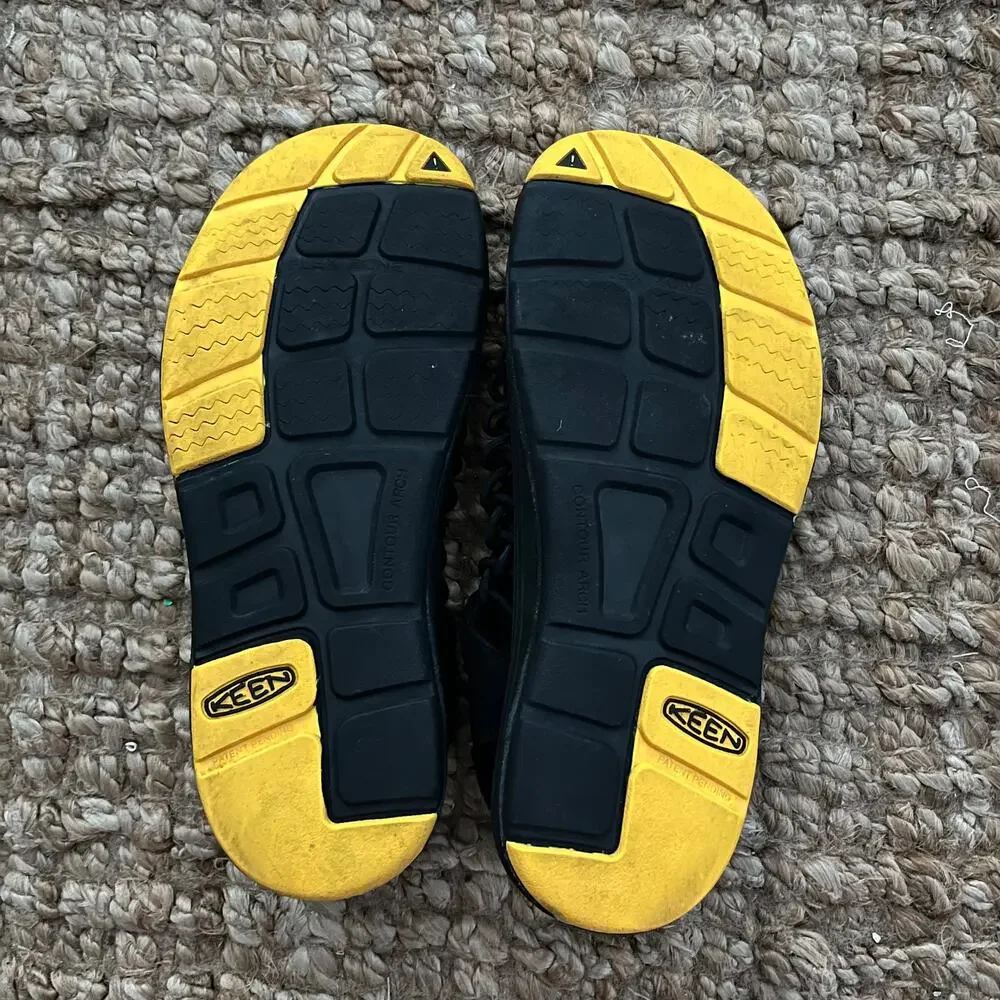 KEEN UNEEK Men’s 9.5 Black Yellow Cord Sandals Outdoor Water Shoes EU 42.5